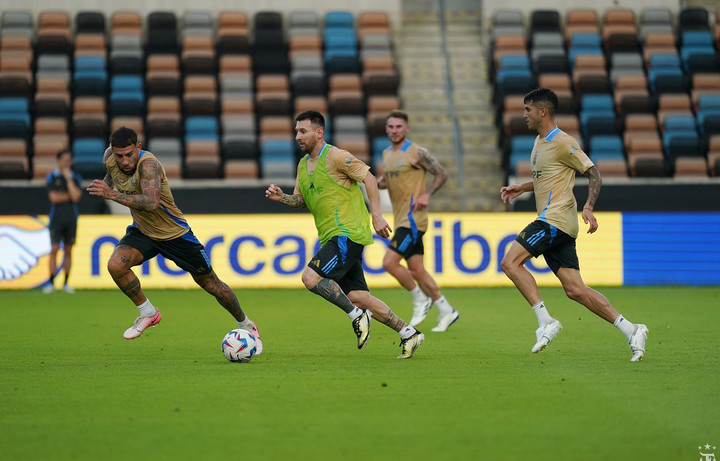 Argentina se entrenó en Houston con Messi. Foto: AFA.