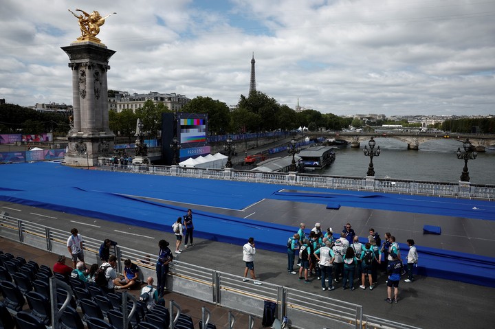 El Puente Alejandro aguarda para la visitade miles de espectadores. Foto: REUTERS/Benoit Tessier