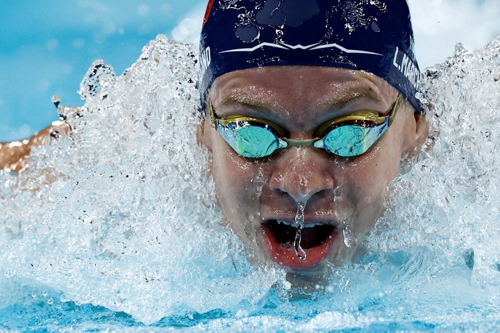 Léon Marchand, en acción. Foto:  REUTERS/Clodagh Kilcoyne