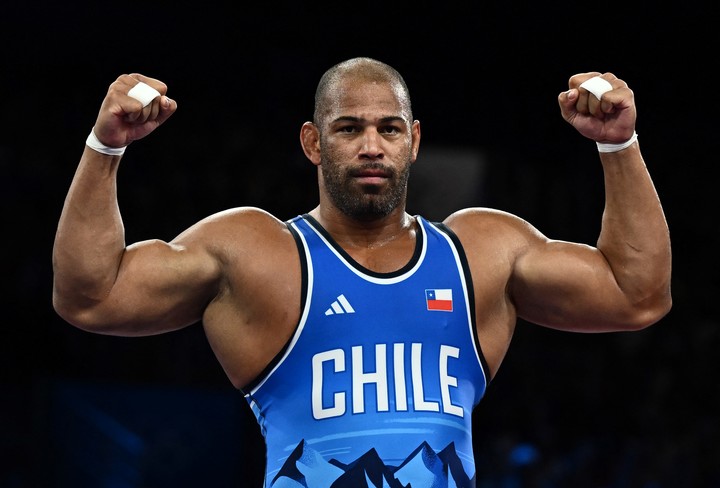 Yasmani Acosta representa a Chile desde 2017. Foto: Arlette Bashizi / Reuters.