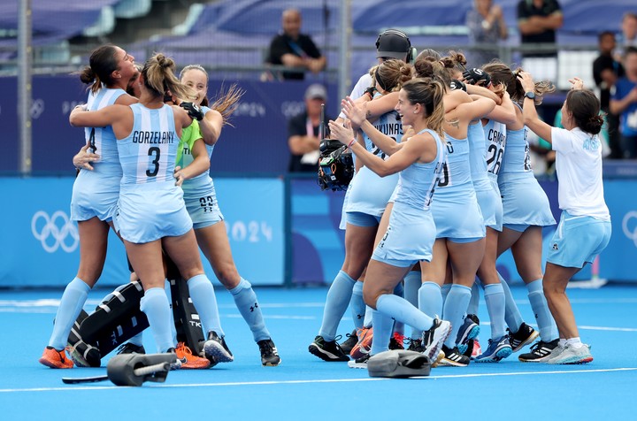 El festejo de las jugadoras argentinas tras obtener el bronce en el triunfo frente a Bélgica. 