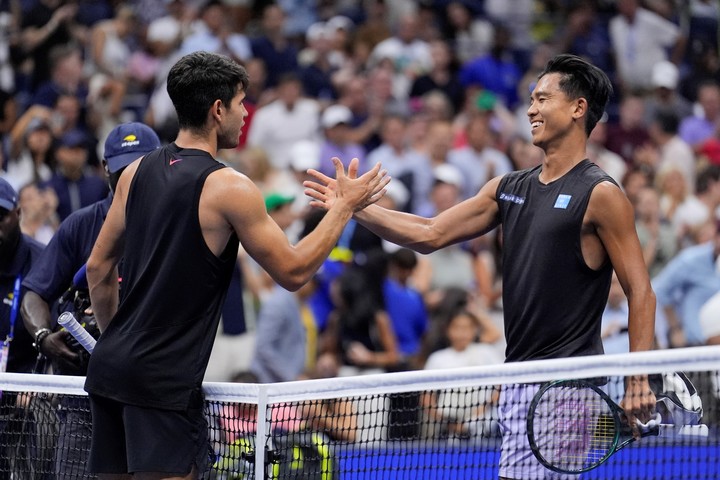 Carlos Alcaraz supo reaccionar ante el australiano Li Tu. Foto AP Photo/Matt Rourke.