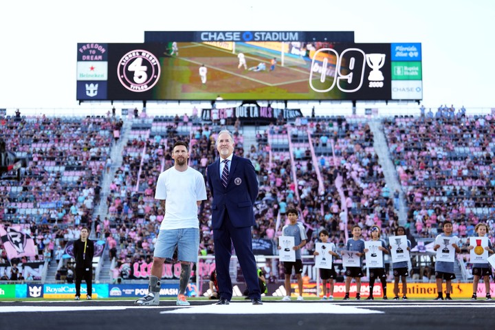 La primera aparición de Messi tras la Copa América, hace un mes, homenajeado por Inter Miami. Foto: Rich Storry-USA TODAY Sports.