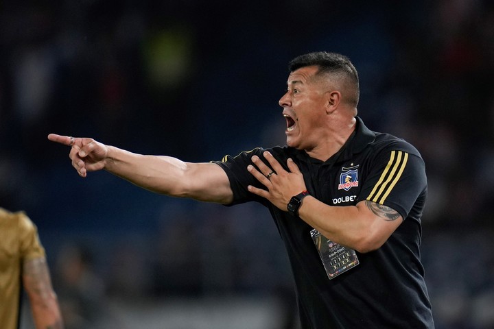 Jorge Almirón, DT de Colo-Colo. Foto: AP Photo/Fernando Vergara.