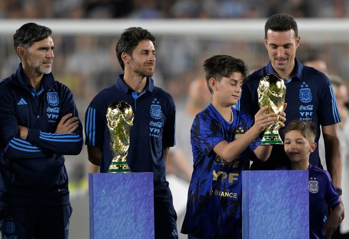 Roberto Ayala, asistente de Lionel Scaloni en la Selección Argentina mayor de fútbol. Foto: JUAN MABROMATA / AFP