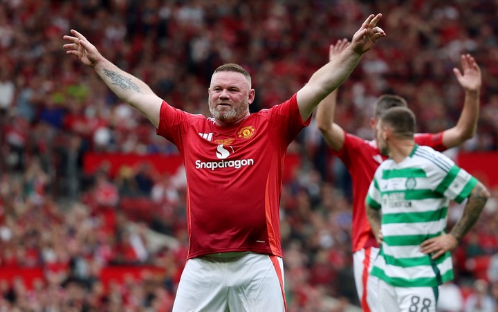 Rooney celebra su golazo en el Teatro de los sueños. Reuters/Lee Smith