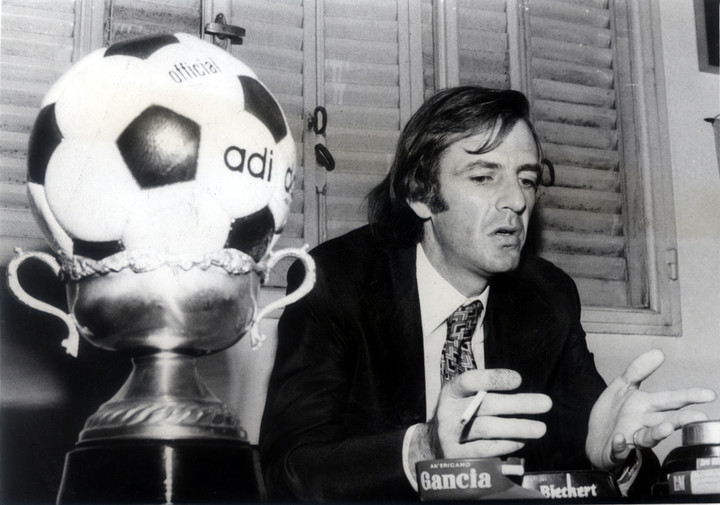  César Luis Menotti fue designado oficialmente como  entrenador de la Selección el 2 de octubre de 1974.