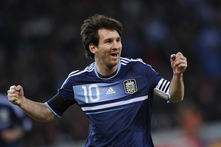 Lionel Messi y el día de su primer hat-trick, en Suiza. Foto: AFP.