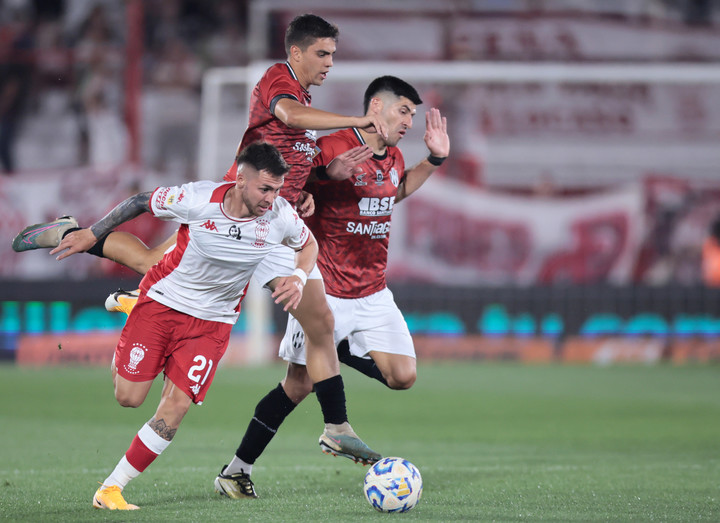 Huracán no pudo con Central Córdoba.
Fotobaires