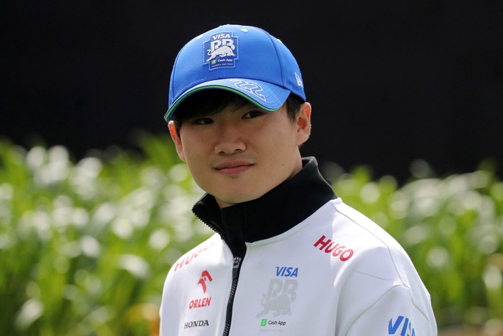 El japonés Yuki Tsunoda también busca quedarse con el asiento de Checo Pérez. REUTERS/Henry Romero