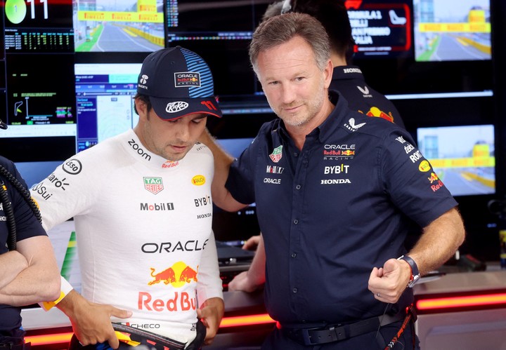 Checo Pérez con Christian Horner. REUTERS/Bernadett Szabo