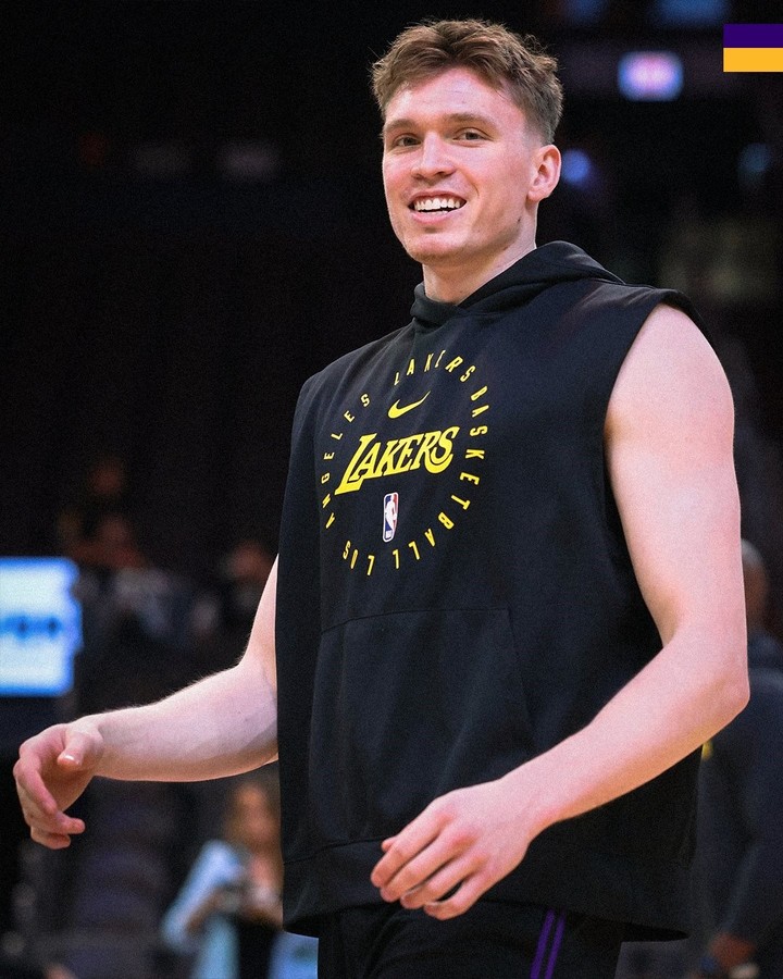 Dalton Knecht en la previa al partido que Lakers perdió ante Suns por 109-105 el lunes pasado. Foto: @Lakers