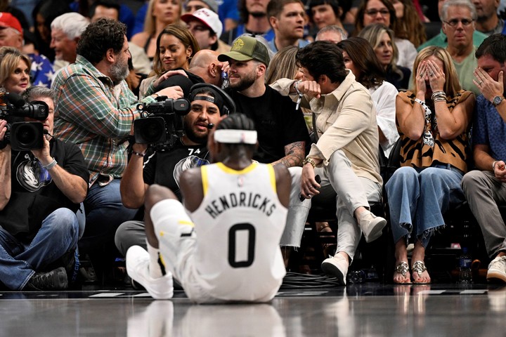 Taylor Hendricks, de Utah Jazz, sufrió una dura lesión ante Dallas Mavericks. (Jerome Miron-Imagn Images)