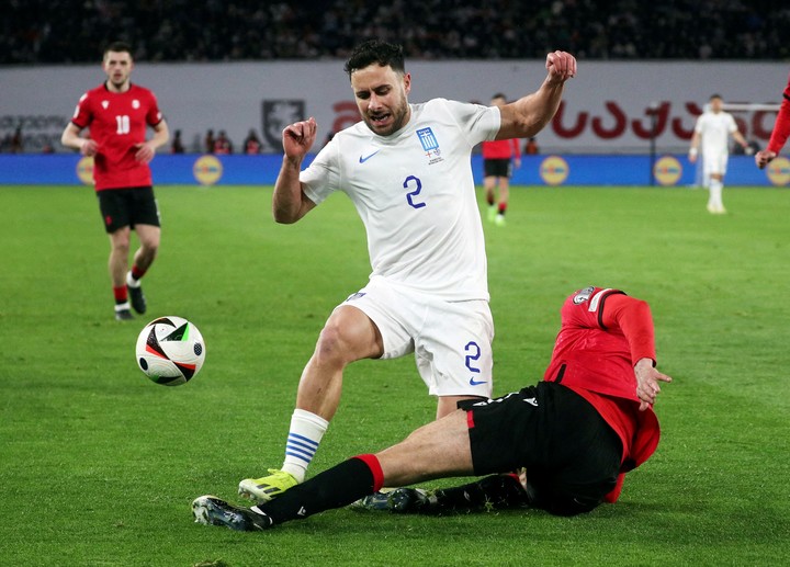 George Baldock jugó 12 partidos con el seleccionado de Grecia. Foto: Irakli Gedenidze / Reuters.