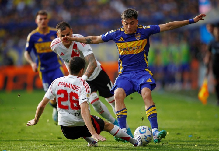 Boca y River luchan por clasificar a la próxima Copa Libertadores. (REUTERS/Pedro Lazaro Fernandez)