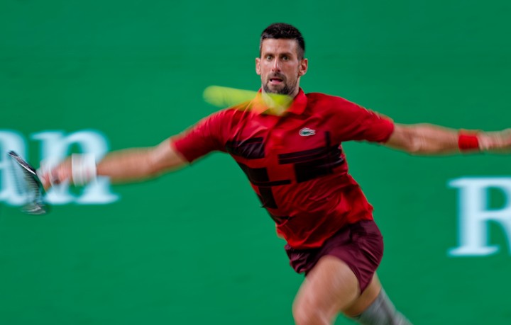 Novak Djokovic jugará su quinta final en Shanghái. En las cuatro anteriores salió victorioso. Foto: Alex Plavevski / EFE / EPA.