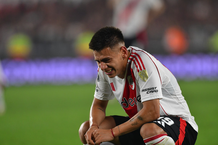 Claudio Echeverry no puede contener el llanto tras la eliminación de River. (Marcelo Carroll)