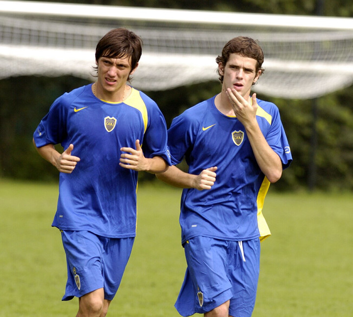 Neri Cardozo junto a Fernando Gago, en una práctica de Boca.