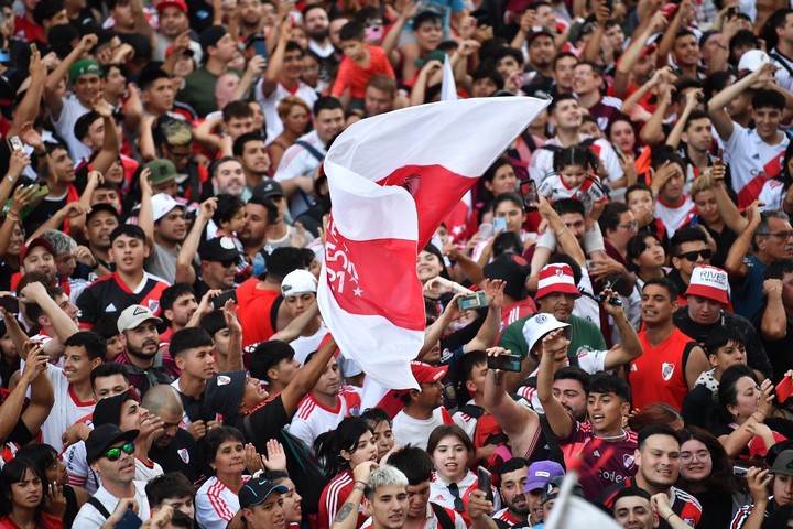 Al calor de las masas: los hinchas de River a puro aliento.