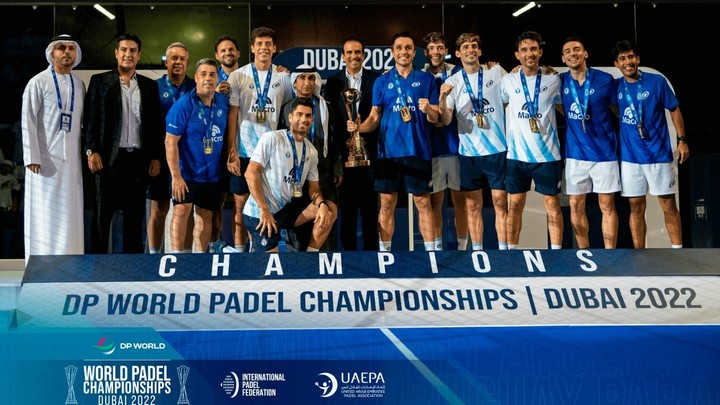 El equipo argentino campeón del Mundial de Pádel de Dubai 2022 luego de vencer 2-1 a España en la final.