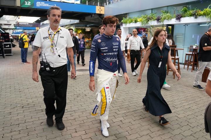 Colapinto junto a su hermana Martina al terminar la clasificación de la carrera Sprint. Foto Juano Tesone / Enviado especial 