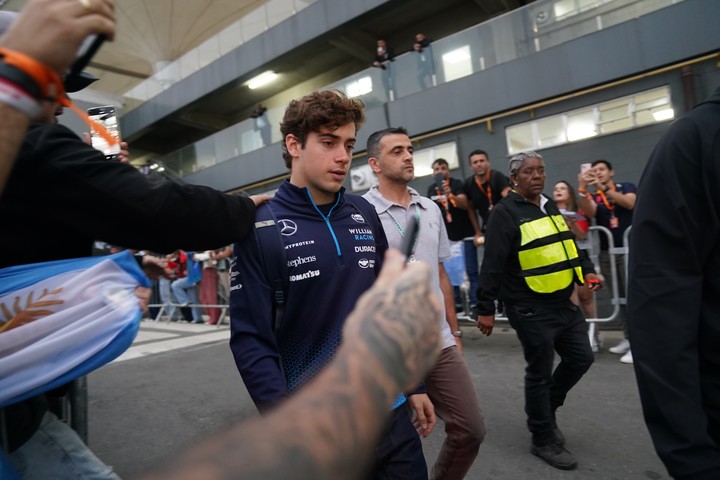 Así se fue Colapinto del circuito tras el primer día de actividad en Interlagos. Foto Juano Tesone / Enviado especial