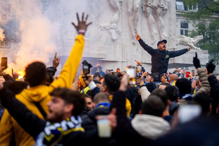 Los hinchas del Maccabi Tel Aviv en Amsterdam. Foto: EFE