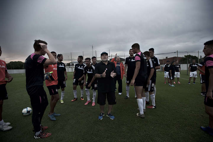 Entrevista a Diego Maradona. 
Diego Maradona participo del partido amistoso entre Deportivo Riestra y Atlas en La Candela 
Fotos Emmanuel Fernandez   diego armando maradona futbol exfutbolista nota reportaje futbol exfutbolista entrevistas