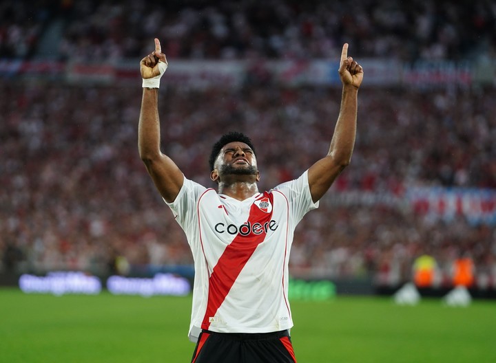 Borja entró y facturó para River frente a Barracas.