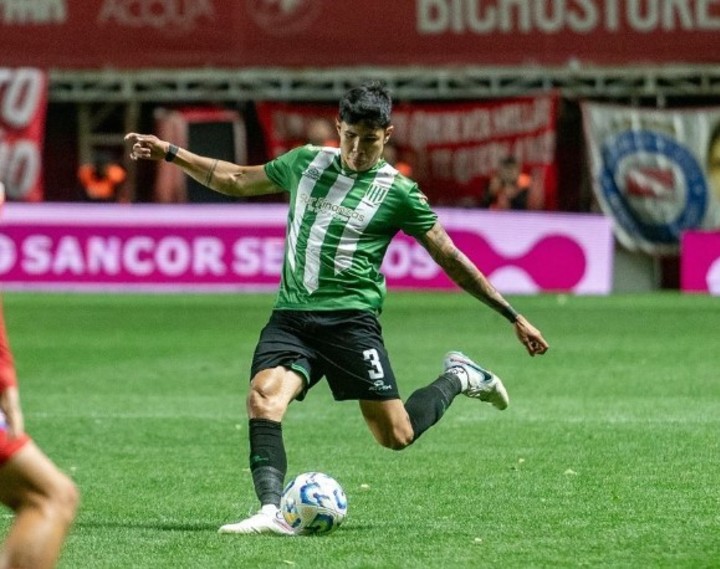 Nicolás Hernández, defensor colombiano de Banfield.