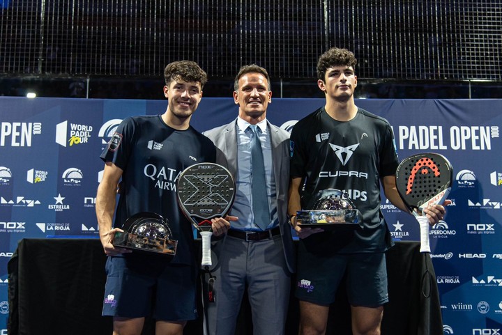 Lisandro Borges junto al argentino Agustín Tapia y al español Arturo Coello, la mejor pareja de pádel del mundo en la actualidad.