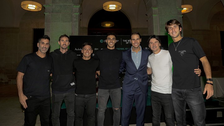 El equipo argentino y Nadal en la gala oficial del domingo. Foto Omar Rasjido / Prensa AAT