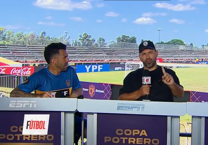 Sergio Kun Agüero junto a Carlos Tevez durante la Copa Potrero.