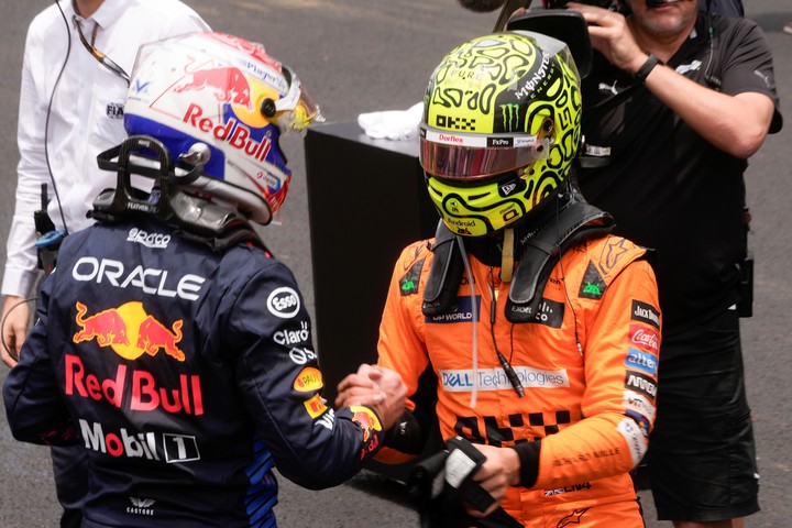 Verstappen y Norris, en la pelea por el título de campeón del mundo. Foto AP Photo/Andre Penner