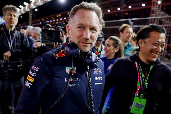 Horner no descartó que Red Bull espere hasta después del arranque de la próxima temporada para mover sus fichas. Foto EFE/EPA/SHAWN THEW