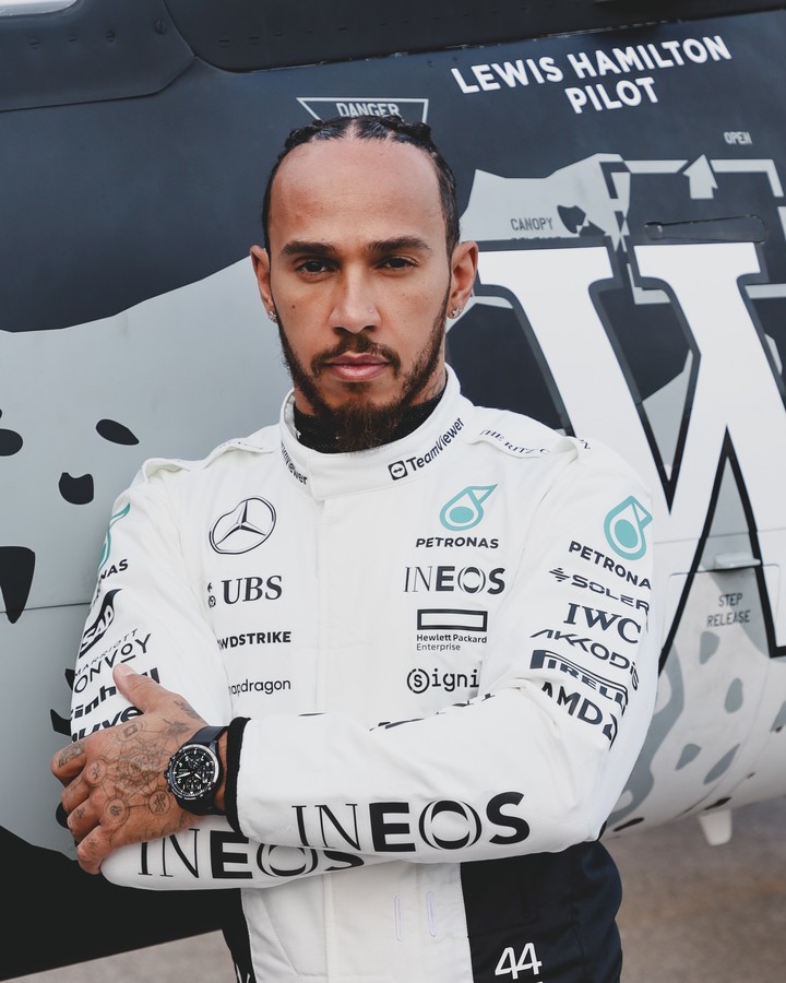 Lewis Hamilton se probó como astronauta en un vuelo de entrenamiento.