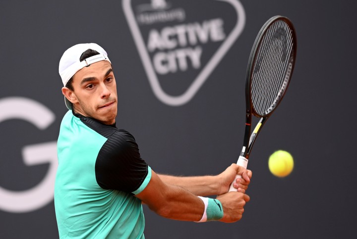 Cerúndolo ganó en Umag su único título de la temporada tras vencer en la final a Musetti, a quien podría enfrentar en la Copa Davis. Foto: Daniel Bockwoldt/AP