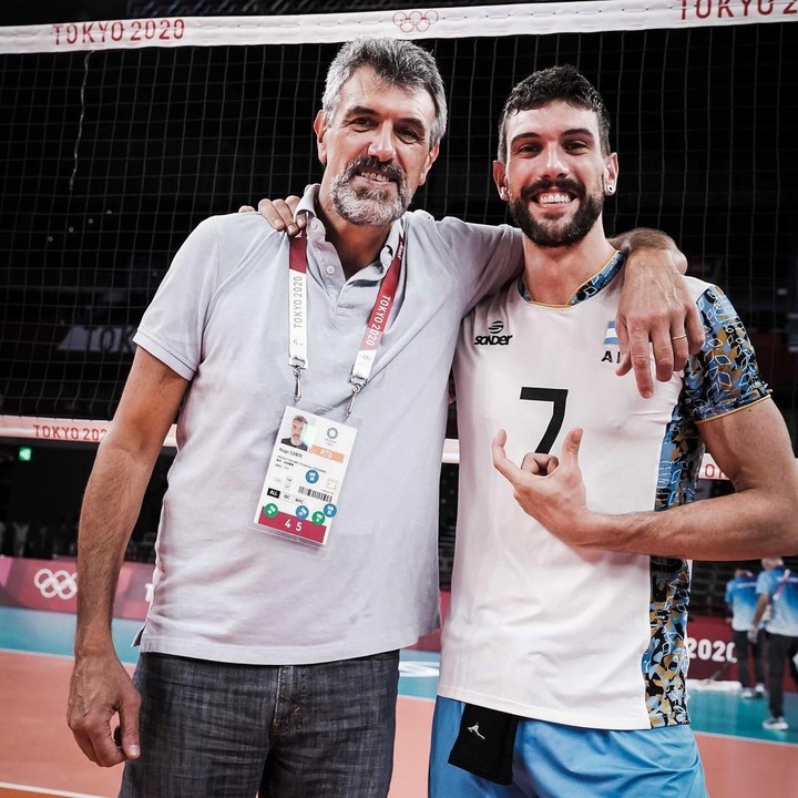 Hugo y Facundo Conte tras el bronce que consiguió el seleccionado en Tokio 2020. Foto Instagram @facuconte7