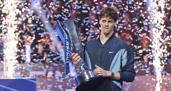 Sinner es el primer italiano en coronarse en el torneo que cierra cada temporada tenística. EFE/EPA/Alessandro Di Marco