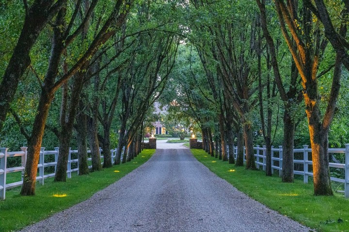 El ingreso a la mansión de Todd Boehly en Connecticut.