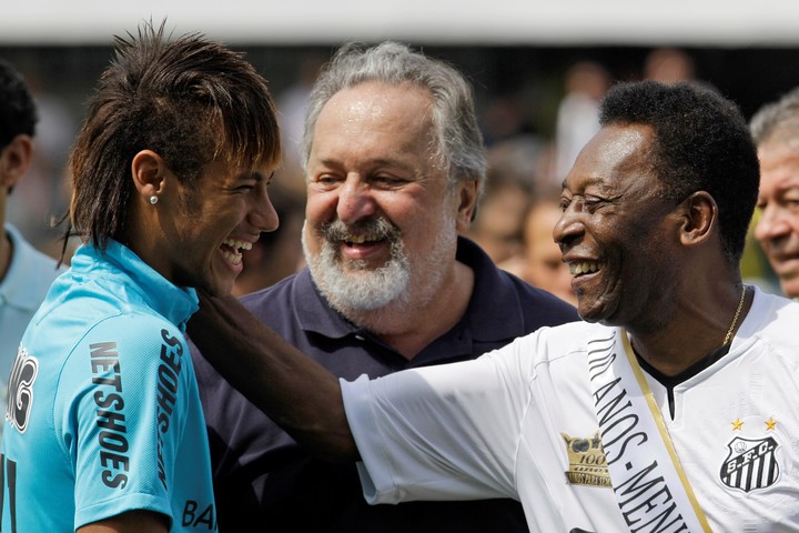 Neymar con Pelé, dos ídolos el Santos.
Foto: AP Photo