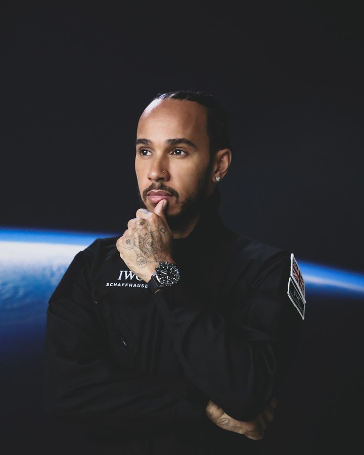 Lewis Hamilton se probó como astronauta en un vuelo de entrenamiento.