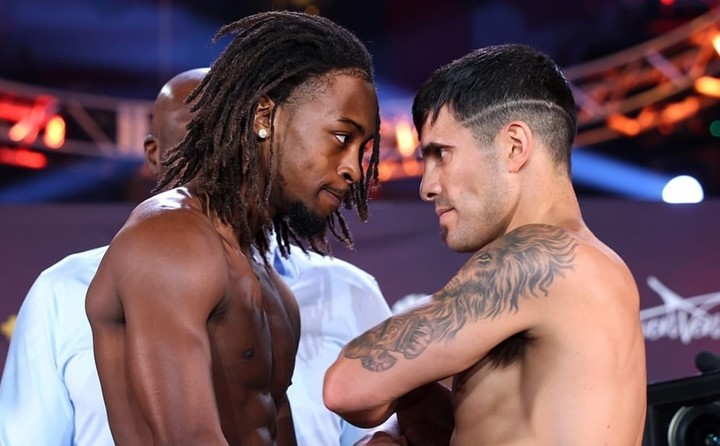 Keyshawn Davis y Gustavo Lemos, cara a cara tras el pesaje en el Scope Arena de Norfolk. Foto: Top Rank.