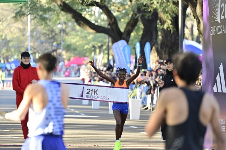 Ruth Chepngetich, el día que ganó los 21k de Buenos Aires 2024. Foto: Matias Campaya.