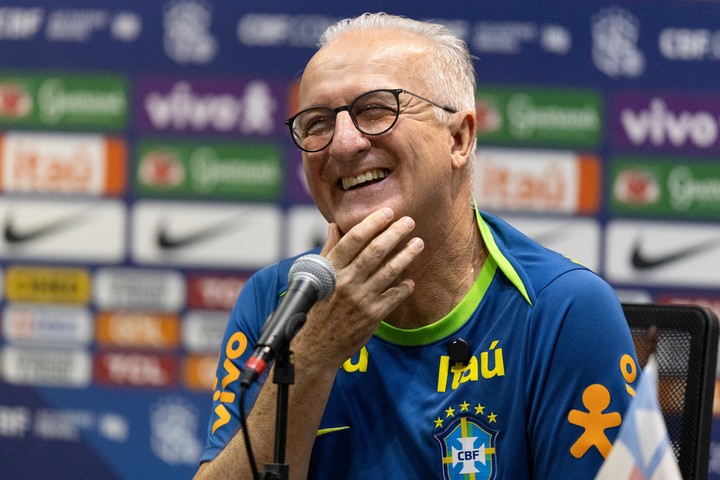 AME8832. SALVADOR (BRASIL), 18/11/2024.- El entrenador de la selección brasileña de fútbol, Dorival Junior, al frente de un barco a la deriva.
Foto: EFE/ Isaac Fontana