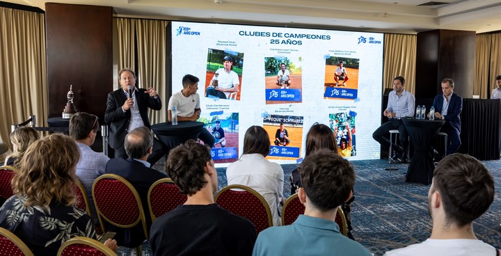 En el marco de los festejos del 25° aniversario, se llevó adelante el proyecto "Clubes de Campeones". Foto Sergio Llamera/Prensa IEB+ Argentina Open