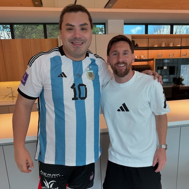 Lionel Messi recibió en su casa de Rosario a los integrantes de "Un poco de Ruido", el programa de cumbia.