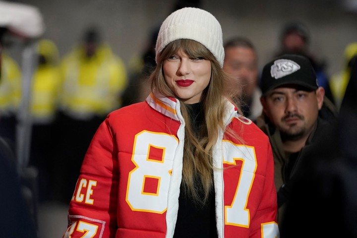 Taylor Swift, habitué en los partidos de Kansas y boom de rating con sus apariciones. Foto: AP Photo/Ed Zurga.