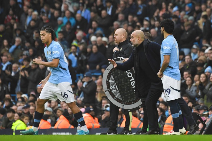 Ante tantas lesiones, Josep Guardiola debió echar mano el jueves al juvenil Jahmai Simpson-Pusey. Foto: Rui Vieira / AP.