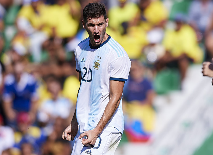 Lucas Alario festeja el gol que marcó para el seleccionado argentino en un amistoso ante Ecuador en octubre de 2019 en Elche. Foto: Quality Sport Images / Getty Images.